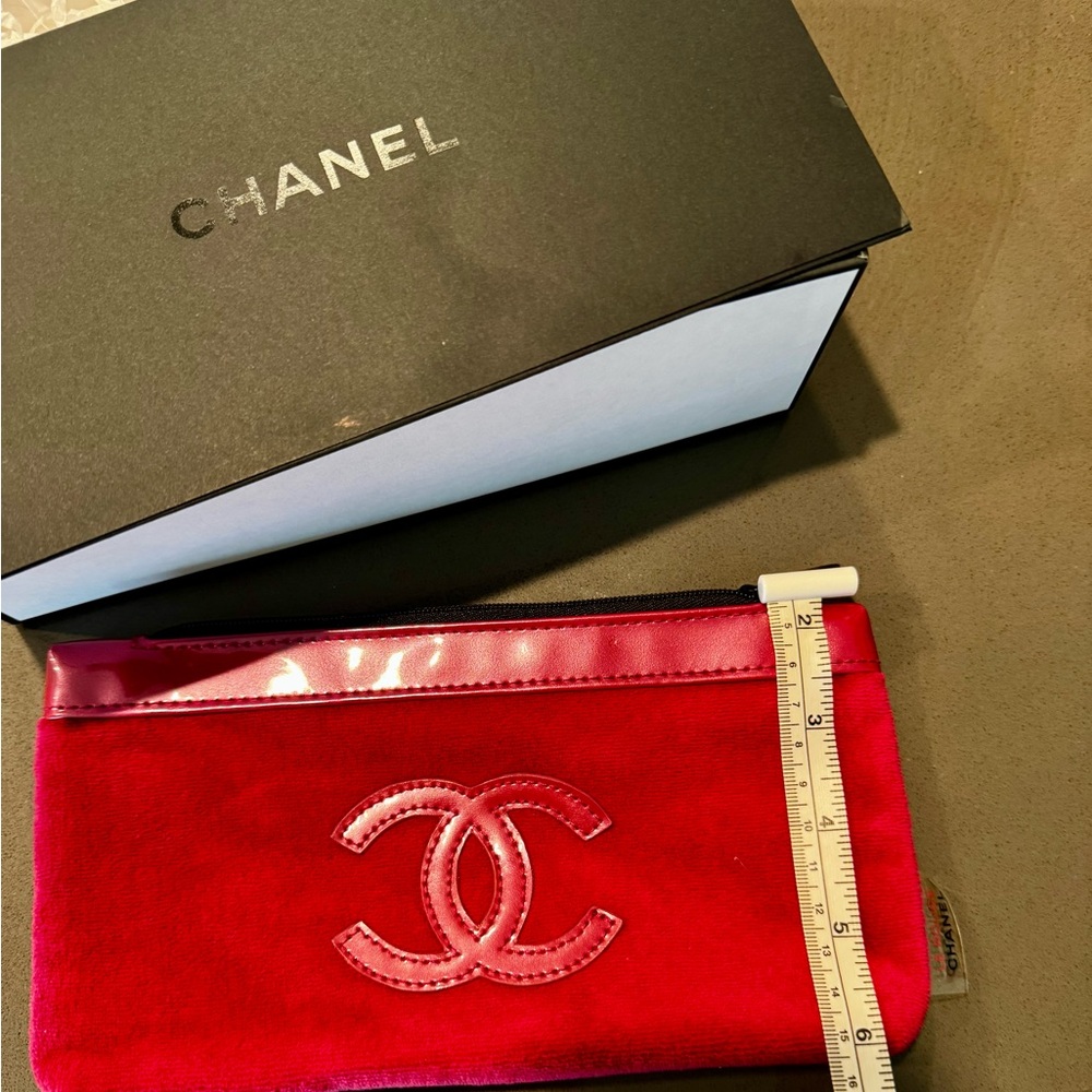 CHANEL Velvet Wristlet in Red and Pink - Picture 4 of 10